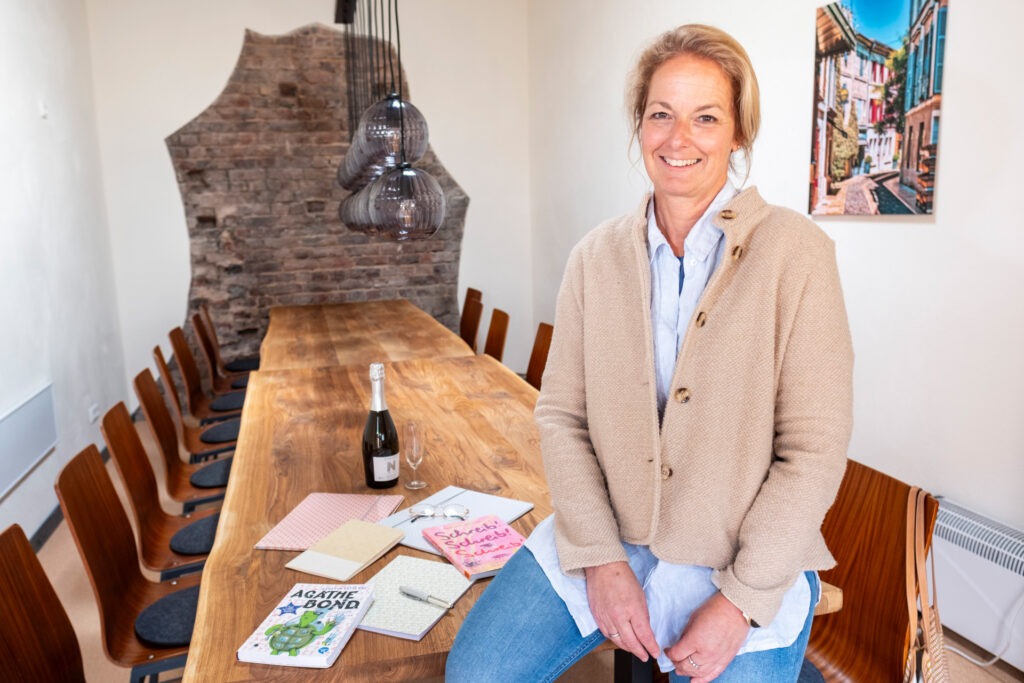 Wie einfach man sich beim Schreiben von der Natur inspirieren lassen kann, lernen die Teilnehmerinnen von Autorin Kerstin Rottland. Foto: Kerstin Rottland/pp/Agentur ProfiPress
