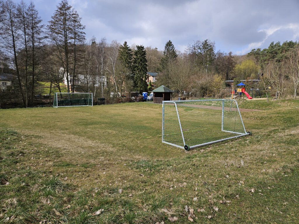 Auf dem Katzveyer Spielplatz „Im Driesch“ macht das Spielmobil der K.O.T. Jo4You im Juli viermal hintereinander Station. 
Foto: Privat/pp/Agentur ProfiPress
