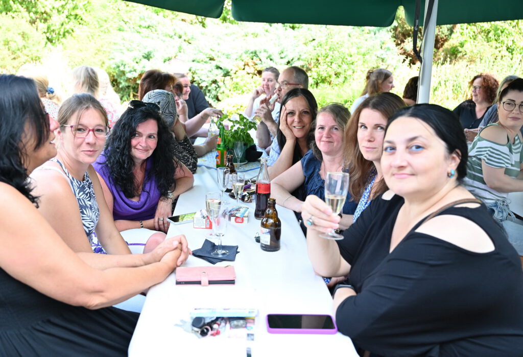Die Atmosphäre beim Sommerfest der Mitarbeiter war durchweg fröhlich und gelöst, geprägt von Wertschätzung und Gemeinschaftssinn. Foto: Manfred Lang/pp/Agentur ProfiPress