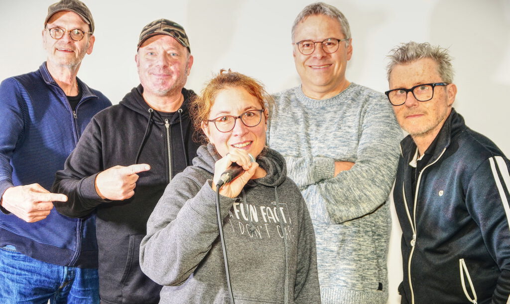 Seit Jahren für ihre unverwechselbare Handschrift bekannt, verwandeln (v.l.) Danny Beier, Paul Pauli, Michael Schmitz, Peter Kalff und Guido Strang bekannte Melodien in überraschende Neuschöpfungen. Rock, Chanson, Neue Deutsche Welle, Jazz und Pop werden nicht einfach gecovert, sondern liebevoll zerlegt und neu zusammengesetzt. Foto: Veranstalter/pp/Agentur ProfiPress