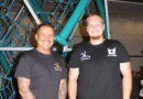 „An die Werkzeuge, fertig, los!“ Giuseppe Sciarotta und seine Mitarbeiter Johni Vernikov haben mit dem Umbau der Event-Fläche begonnen. Es gibt viel zu tun: Nur der Kletter- und Rutschenturm darf drinbleiben. Foto: Kerstin Rottland/pp/Agentur ProfiPress