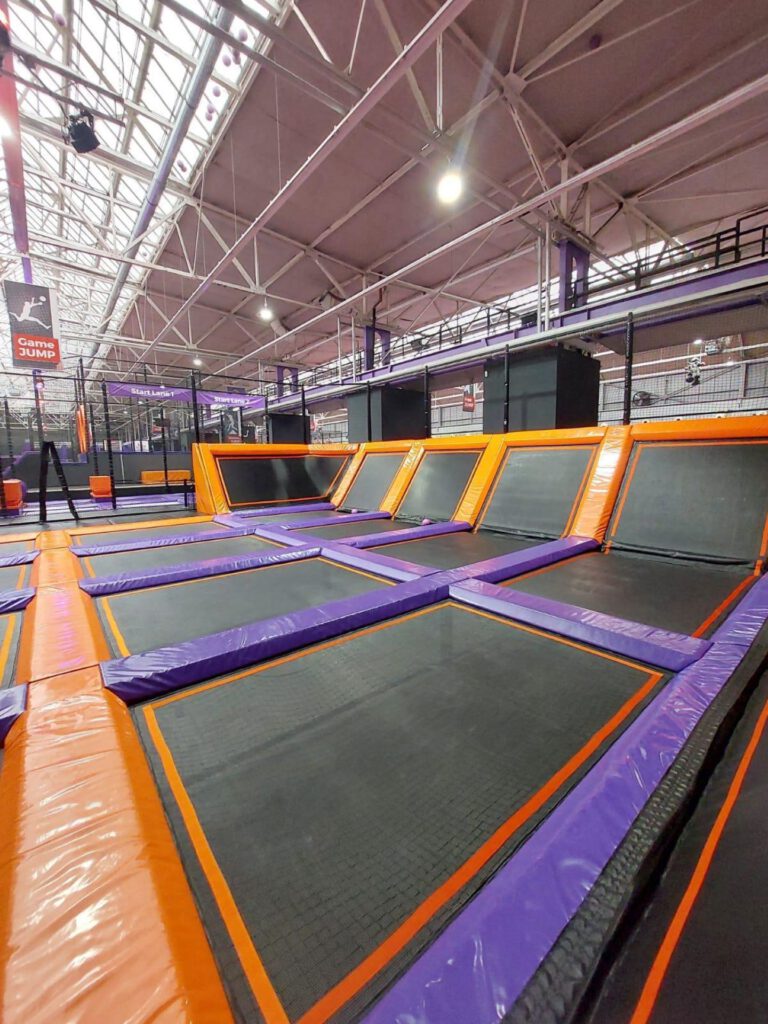 Interaktive Trampoline wie diese hier werden laut Betreiber künftig den größten Teil der Fläche im Erdgeschoss des ehemaligen Hugodroms einnehmen. Foto: Kerstin Rottland/pp/Agentur ProfiPress