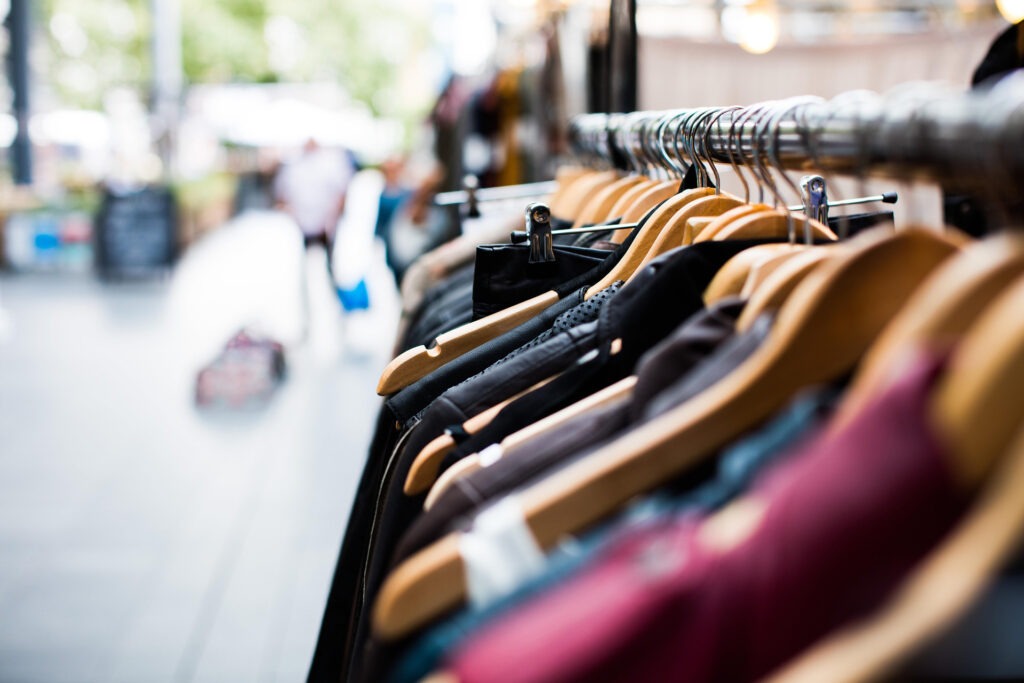 Der Kleiderladen des Mechernicher Kinderschutzbundes nimmt „aktuell und bis auf weiteres keine Kleidung mehr an“. Symbolbild: Pexels/Pixabay/pp/Agentur ProfiPress