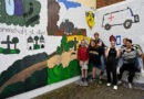 Kreative Kinder und Jugendliche präsentierten glücklich ihre ganz persönlichen Kunstwerke zu Ehren ihrer Heimatstadt Mechernich anlässlich des Brunnenfestes am 9. und 10. August. Foto: Henri Grüger/pp/Agentur ProfiPress