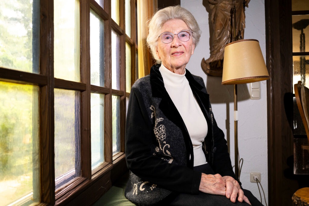 „Wir haben alles richtig gemacht.“ Marga Neuhaus hat den Schritt, 1970 mit ihrem Mann Dr. Josef Neuhaus nach Mechernich zu gehen, nie bereut. Die heutige Stadt ist ihr liebgewonnene Heimat geworden. Foto: Ronald Larmann/pp/Agentur ProfiPress