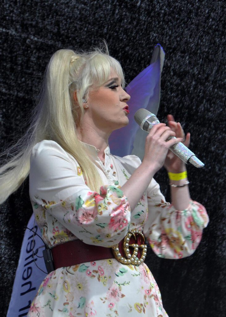 Schlager-Sternchen Jenny eröffnete in Krekel den Reigen der Gesangskünstler. Foto: Reiner Züll/pp/Agentur ProfiPress