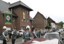 Wie im letzten Jahr, so hoffen die Mitglieder des Schützenvereins auch diesmal wieder auf zahlreiche Besucher und üppigen Fahnenschmuck am Wegesrand. Foto: Archiv/pp/ProfiPress