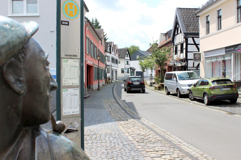 Wegen des Baus barrierefreier Bushaltestellen muss die Kölner Straße in Kommern ab 25. August zwischen der Ecke Ackergasse und der Ecke An der Donau gesperrt werden. Foto: Kerstin Rottland/pp/Agentur ProfiPress