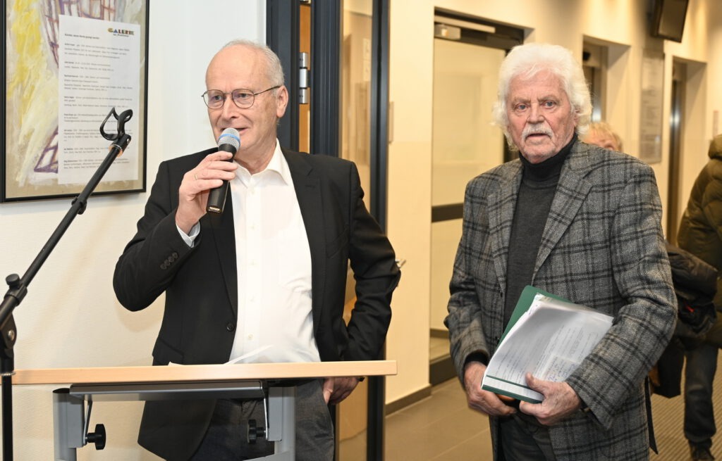 Bürgermeister Dr. Hans-Peter Schick und Kurator Franz Kruse eröffnete vor zwei Jahren gemeinsam die Ausstellung „Theater, Theater“, ein Rückblick auf vier Jahrzehnte Schauspiel und Bühnenbildnerei. Archivfoto: pp/Agentur ProfiPress