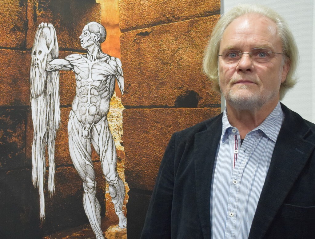 2019 hat die „Galerie im Rathaus“ ab dem 15. November Wolf Tekooks Bilderserie »Erinnerung an den Holocaust« gezeigt, eine eindringliche Hängung düsterer Bilder als Mahnmal gegen Vergessen und Verharmlosung. Archivfoto: pp/Agentur ProfiPress