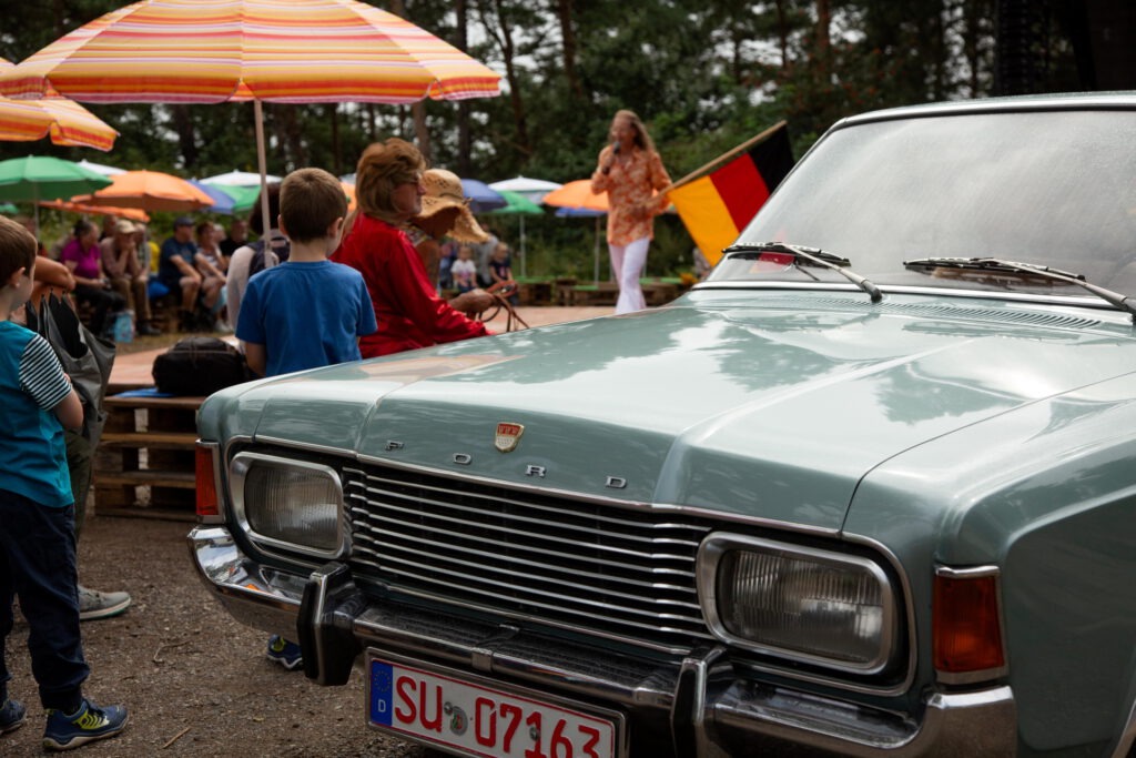Bei der „Zeitblende 1975“ erhalten Besucherinnen und Besucher Einblicke in vergangene Zeiten. Zwischen häuslichen Einrichtungen, kulinarischen Köstlichkeiten und Oldtimern gibt es so einiges aus dem Jahre 1975 zu entdecken. Foto: Patrick Marx/LVR/pp/Agentur ProfiPress
