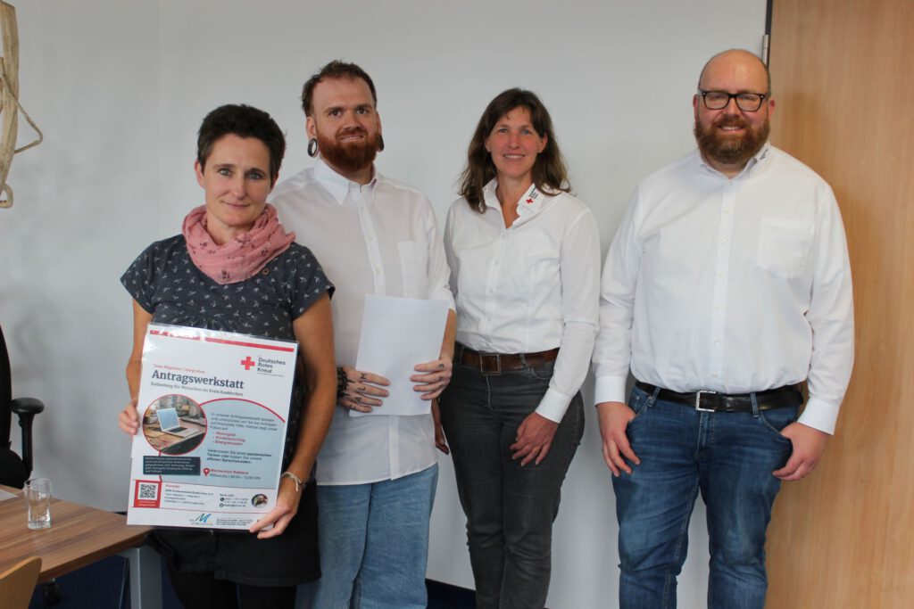 Ein positives Fazit nach zwei Jahren Antragswerkstatt zogen Kati Jakob, Fachbereichsleiterin Soziales der Stadt Mechernich, DRK-Sozialarbeiter Kevin Löhr sowie die Teamleiter Migration/Integration des DRK, Monika Schwingeler und Boris Brandhoff. (v.l.) Foto: Kerstin Rottland/pp/Agentur ProfiPress