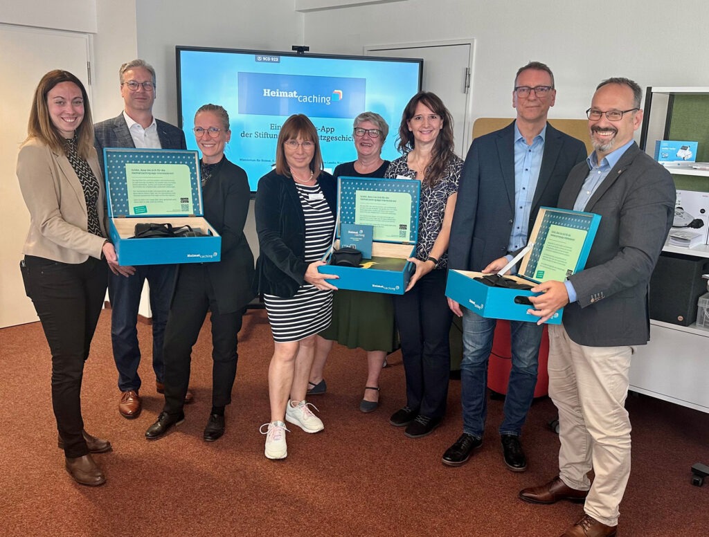 Das Medienzentrum der Kreisverwaltung Euskirchen stellte mit der „Stiftung Naturschutzgeschichte“ die neue App „Heimatcaching“ mit dazugehörigen Schatzkisten vor. Foto: Wolfgang Andres/Kreis Euskirchen/pp/Agentur ProfiPress