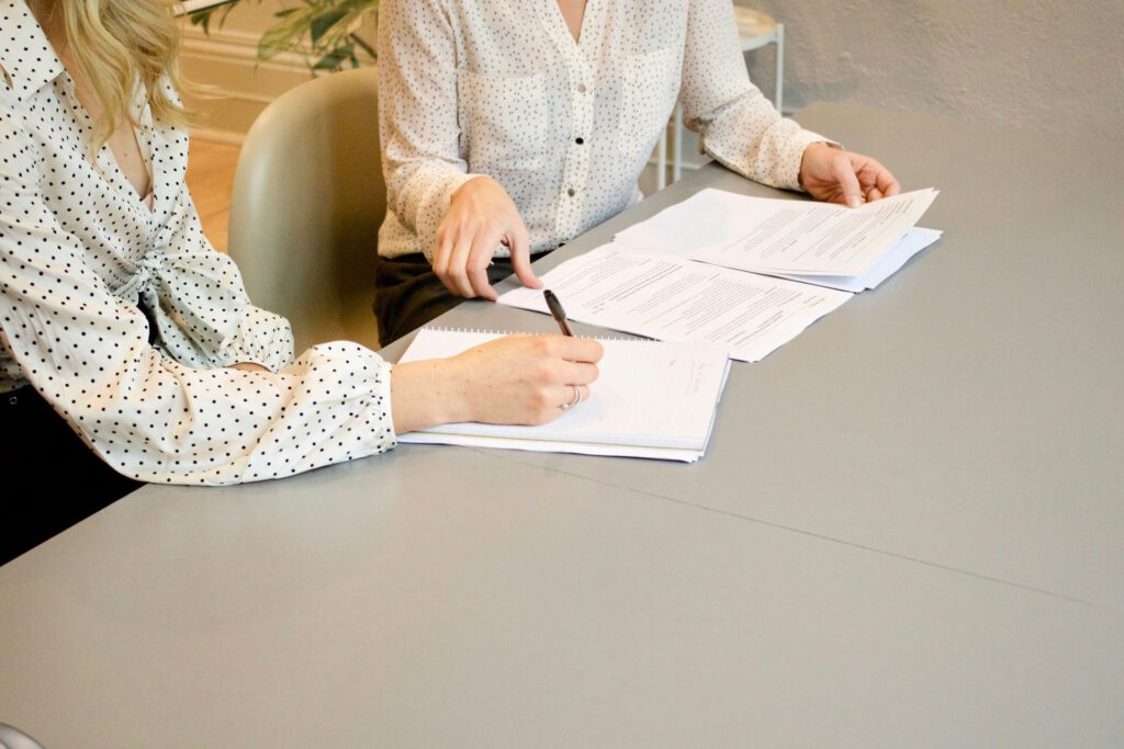 Seit Januar werden im Mechernicher Rathaus regelmäßige Sprechstunden zur Vorsorgevollmacht angeboten. Foto: Gabrielle Henderson/unsplash/pp/Agentur ProfiPress