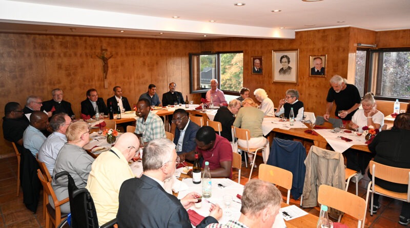 Priester, Schwestern, Seminaristen und Freunde aus verschiedenen Ländern feierten beim jüngsten Communio-Treffen in Mechernich die Liebe und vielfältige Gemeinschaft ihres Ordo. Foto: Henri Grüger/pp/Agentur ProfiPress
