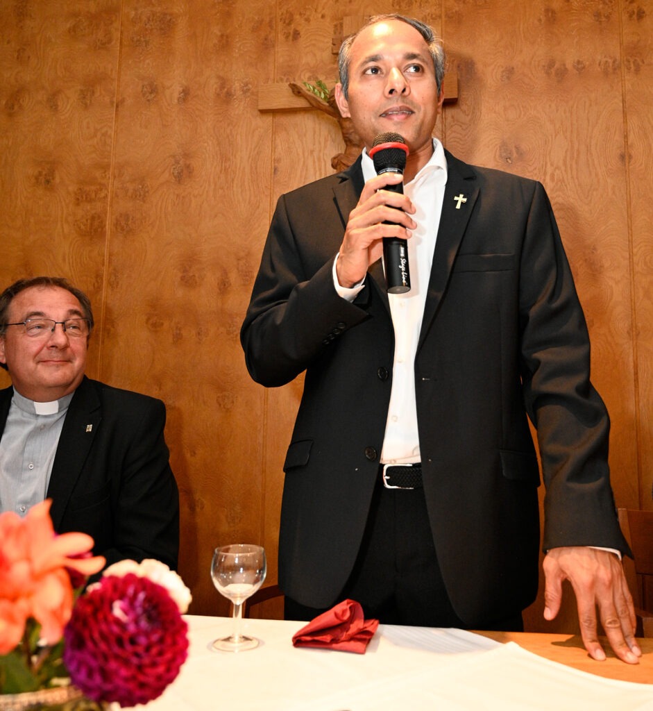 „Einige von Ihnen sprechen kein Deutsch, aber die Sprache der Liebe braucht keine Übersetzung“, betonte Generalsuperior Jaison Thazhathil. Foto: Henri Grüger/pp/Agentur ProfiPress