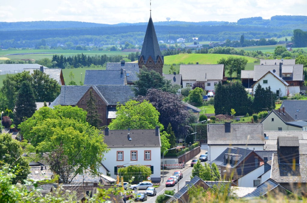 Über 500.000 Tausende Euro für Denkmäler im Kreis Euskirchen: Im Mechernicher Stadtgebiet erhält die katholische Kirchengemeinde St. Pankratius aus Floisdorf 53.000 Euro und die Burg Satzvey 100.000 Euro. Foto: Archiv/pp/Agentur ProfiPress