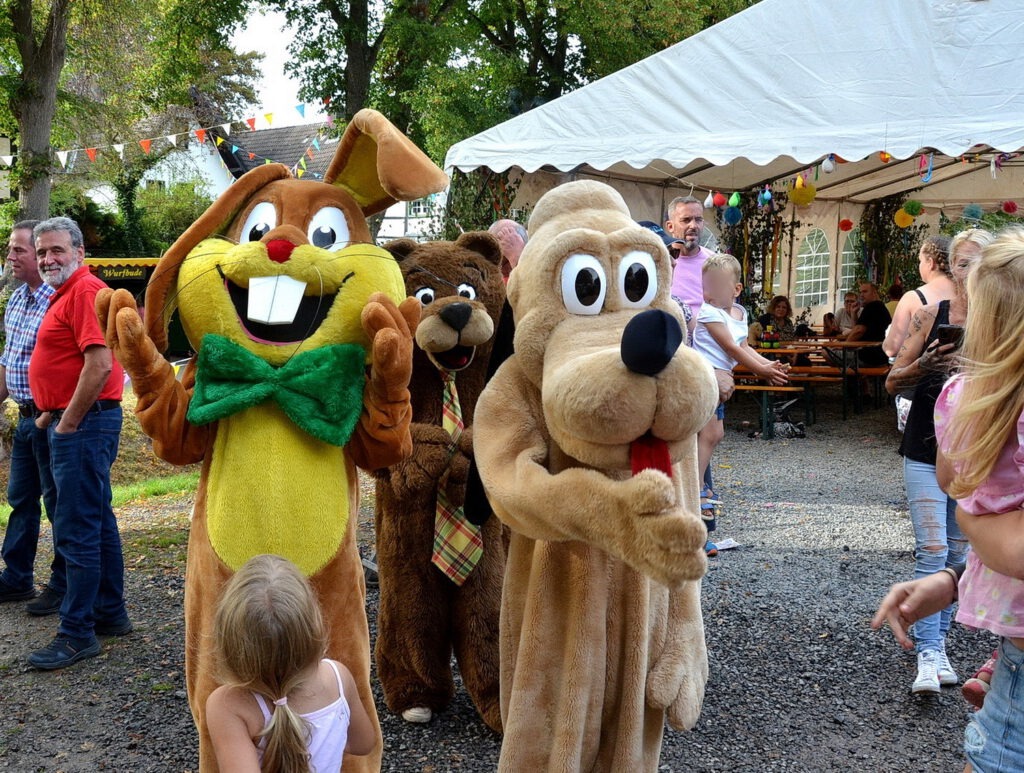 Nicht nur Goofy und Bugs Bunny waren auf der Lückerather Kinderkirmes zu Gast, auch WDR-Maus, Käpt’n Blaubär & Hein Blöd und die „Biene Maya“ gaben sich bereits die Ehre. Archivfoto: pp/Agentur ProfiPress