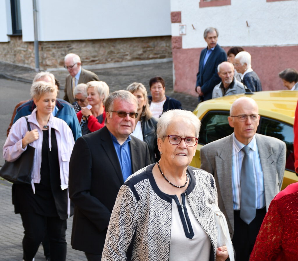 Das Bild entstand bei einer früheren Jubelkommunion in Kallmuth, vorne die Organisatoren Helmut Evertz (r.) und Gerd Schramm. Archivfoto: Manfred Lang/pp/Agentur ProfiPress