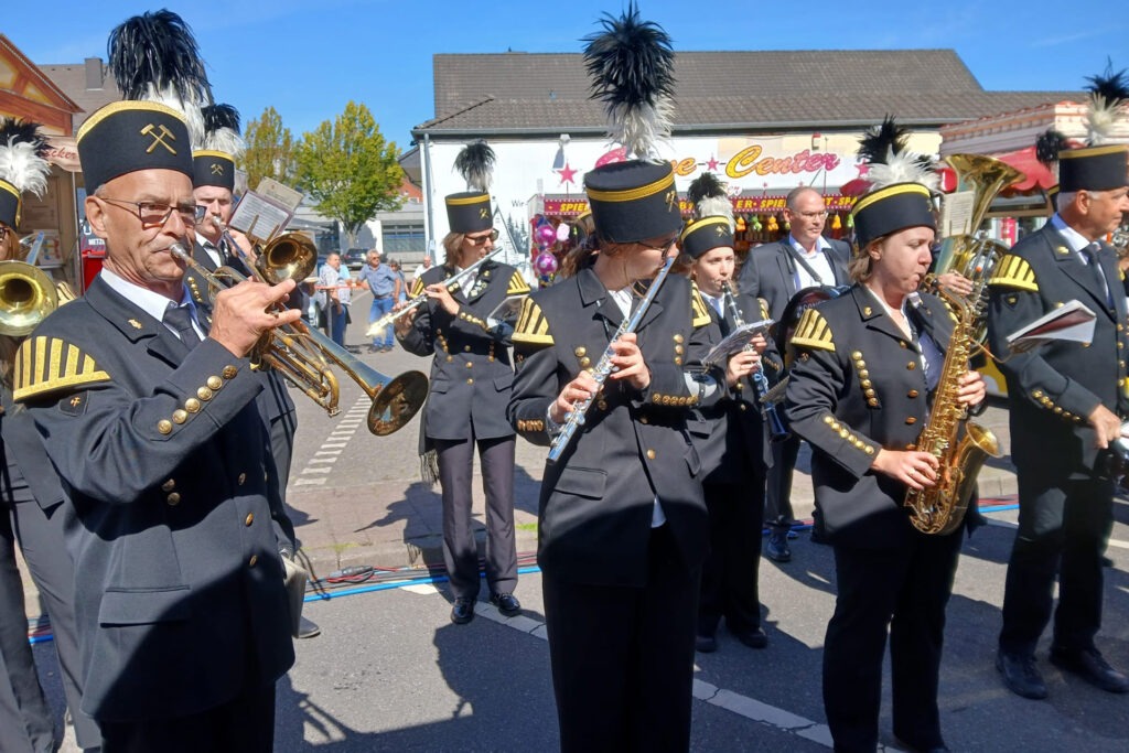 … und einmal in der historischen Bergmannsuniform. Foto: privat/pp/Agentur ProfiPress