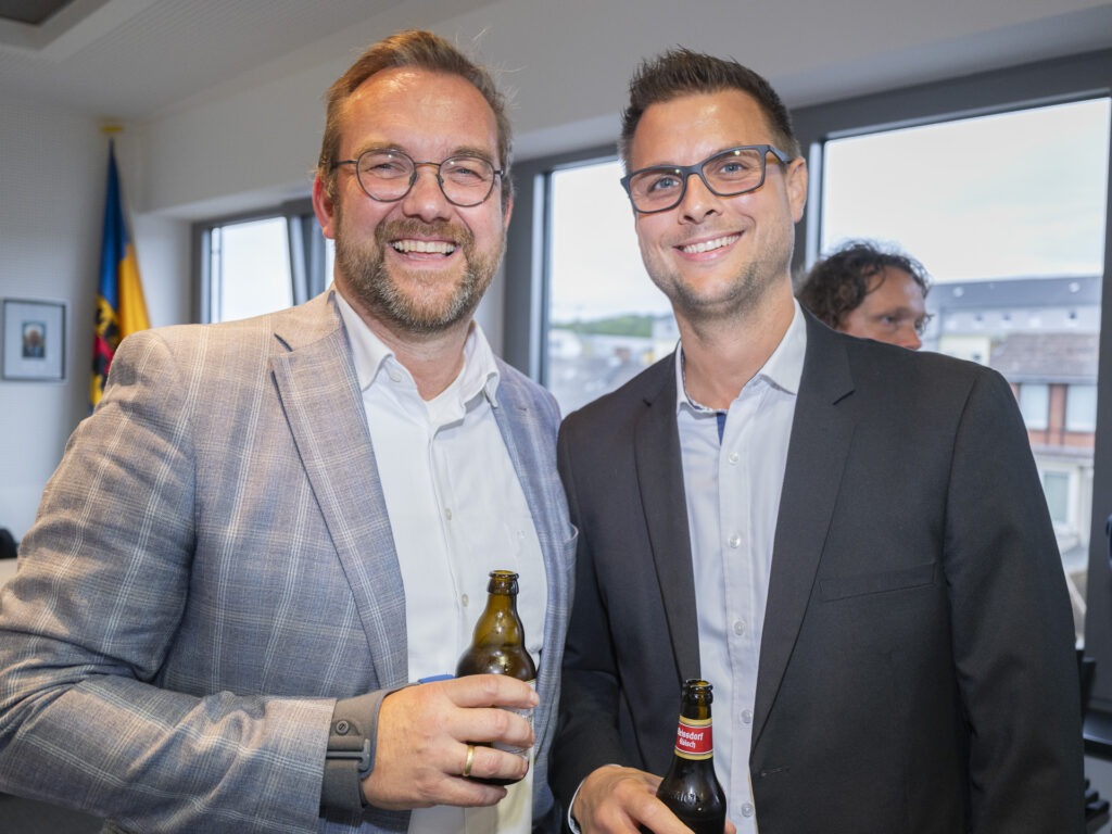 Das künftige Duo an der Mechernicher Verwaltungsspitze: der frisch gewählte Bürgermeister Michael Fingel (r.) und der Erste Beigeordnete Thomas Hambach. Foto: Ronald Larmann/pp/Agentur ProfiPress