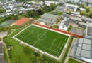 Fertig ist der Kunstrasenplatz: Die TuS Mechernich plant für die Eröffnung am Schulzentrum eine sportliche Einweihungsfeier am 2. und 3. Oktober. Luftbild: Fenia Rust/pp/Agentur ProfiPress