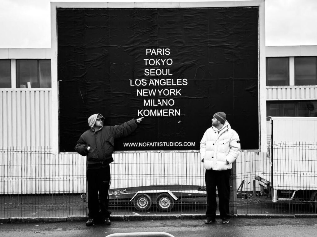 Paris – Tokyo – Seoul – Los Angeles – New York – Kommern. Genau dorthin zeigt Luis Dobbelgarten, wenn man ihn fragt, was für ihn Heimat ist. „In fast jedem Stück steckt ein bisschen Mechernich“, betont sein Bruder Leon. Foto: No/Faith Studios/pp/Agentur ProfiPress