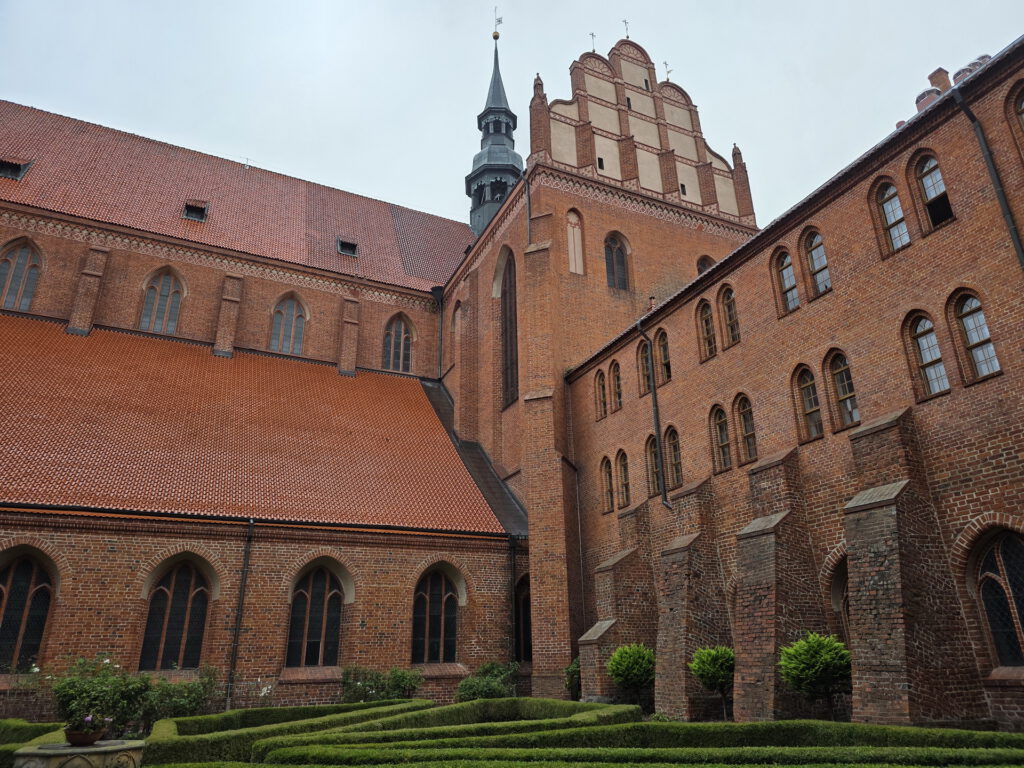 Sonntagnachmittag stand die Dombasilika Pelplin auf dem Besichtigungsprogramm, Europas zweitgrößte Backsteinkathedrale. Foto: Manfred Lang/pp/Agentur ProfiPress