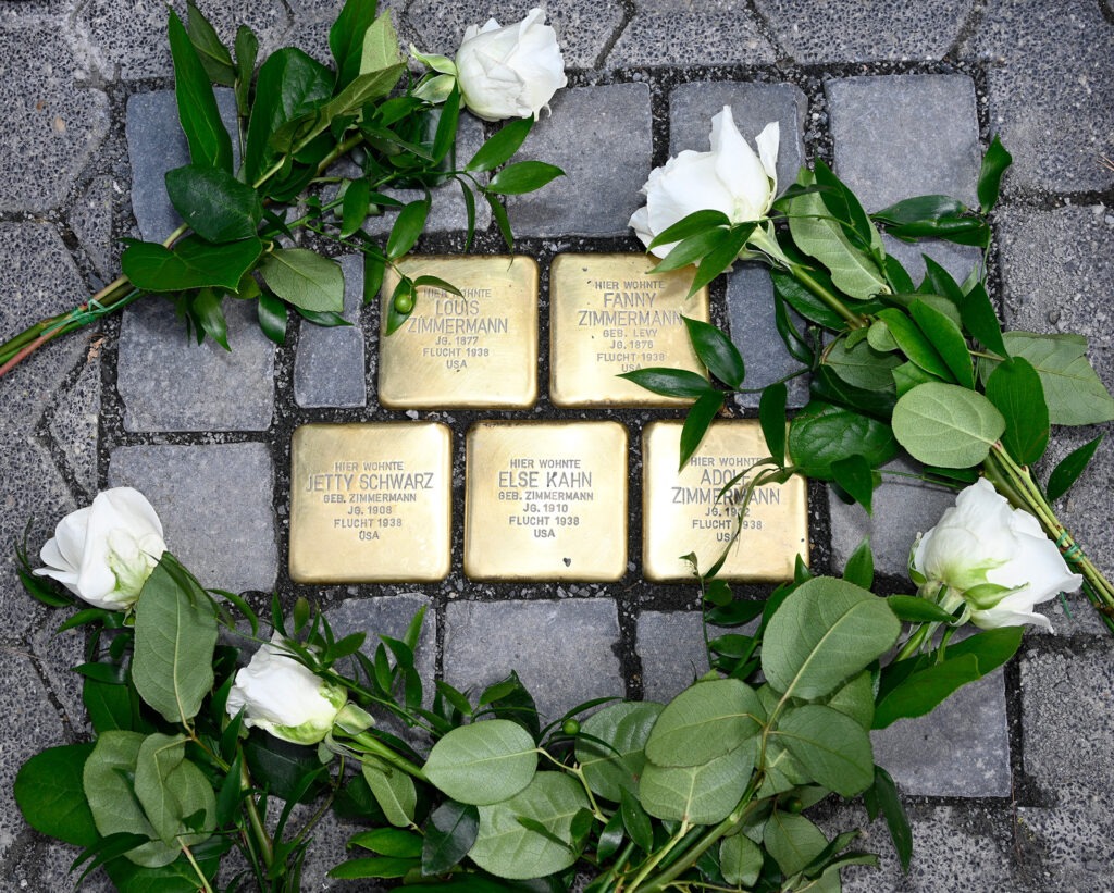 Fünf Stolpersteine waren den Zimmermanns gewidmet, die im Jahre 1938 in die USA fliehen mussten. Foto: Henri Grüger/pp/Agentur ProfiPress
