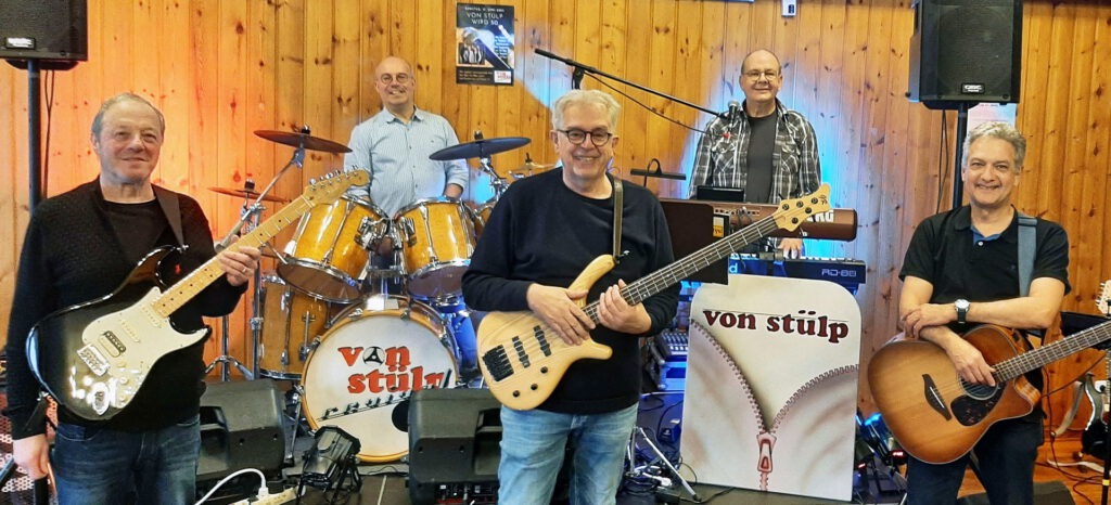 „VON STÜLP REVIVAL“ lassen den Sound der 60er bis 80er Jahre im Doppeldorftreff Firmenich/Obergartzem aufleben – am Samstag, 27. September, ab 19 Uhr bei freiem Eintritt. Von links Rainer Pütz, Frank Weiermann, Günther Rau, Willi Schmitz und Eric Guicherit. Archivfoto: pp/Agentur ProfiPress