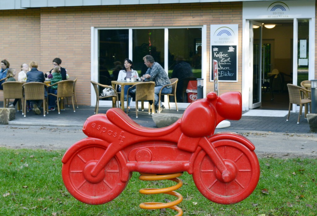 Vor dem Mühlenpark-Café der Freizeit Mechernich GmbH. Archivfoto: Kerstin Rottland/pp/Agentur ProfiPress