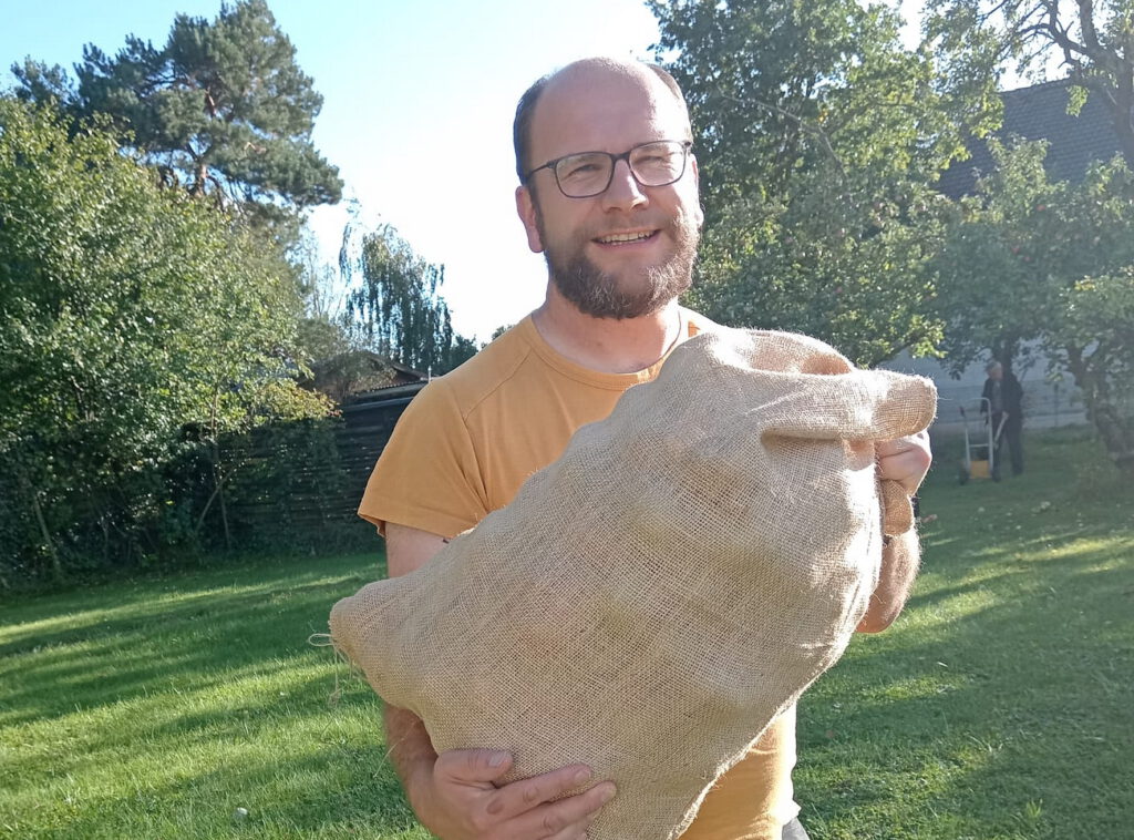 Thomas Helming, der Vorsitzende des Bürgervereins Wachendorf, freute sich über die große Resonanz: „Die Beteiligung, insbesondere der jüngeren Generation, hat die Aktion zu einem besonderen Ereignis werden lassen.“ Foto: Bürgerverein Wachendorf/pp/Agentur ProfiPress