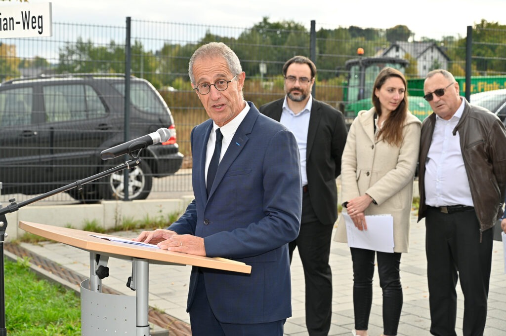 Pierre Combes, Bürgermeister von Nyons: „Wir ehren heute das Andenken, das Engagement und die Persönlichkeit unserer Freundin Chantal.“ Foto: Henri Grüger/pp/Agentur ProfiPress