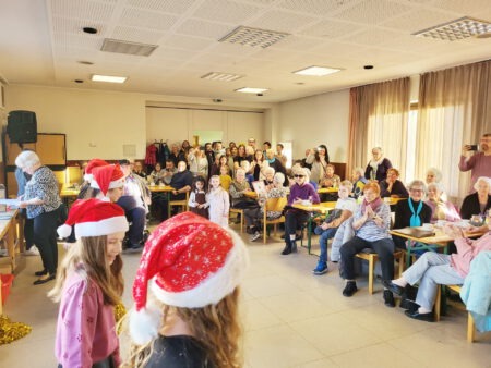 „Der Tanz der jungen Nikoläusinnen“: Aufnahme von einem der „Hüttenzauber“-Veranstaltungen der letzten Jahre. Archivfoto: Manfred Lang/pp/Agentur ProfiPress