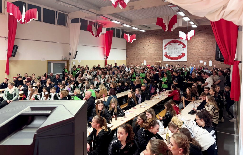 „Das machen wir dieses Jahr auf jeden Fall wieder!“ Beim ganztägigen Event zum Garde- und Showtanz begeisterten die 120 tanzenden Mitglieder das Publikum. Foto: KV Vussem/pp/Agentur ProfiPress
