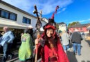 Auch eine Hexe wird wieder dabei sein, wenn am Wochenende 18./19. Oktober der Handwerkermarkt in Kommern stattfindet. Rund um das Wochenende feiert der Ort auch seine traditionelle Kirmes. Archivfoto: Ronald Larmann/pp/Agentur ProfiPress