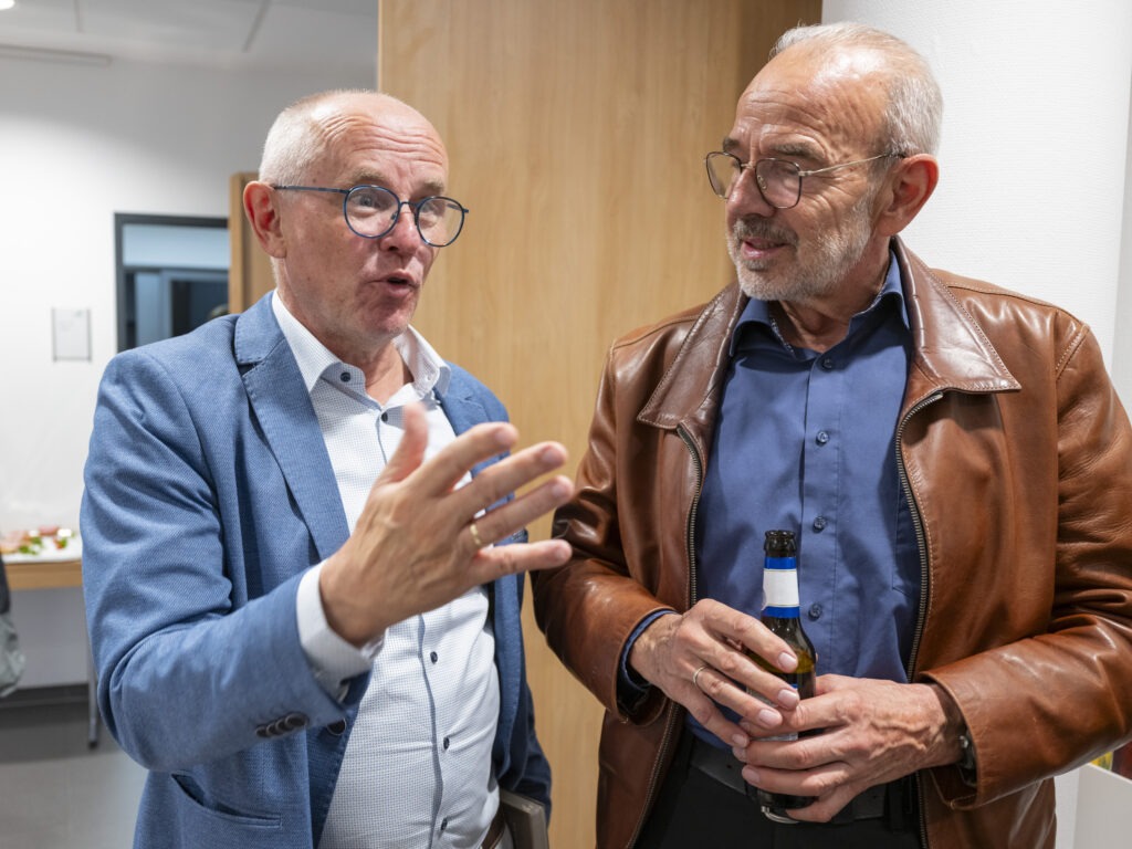 Nach 48 Jahren und drei Monaten bei der Stadtverwaltung Mechernich erlebte auch Ralf Claßen (l.) seine letzte Ratssitzung im Amt. Neben ihm UWV-Fraktionschef Dr. Manfred Rechs. Foto: Ronald Larmann/pp/Agentur ProfiPress
