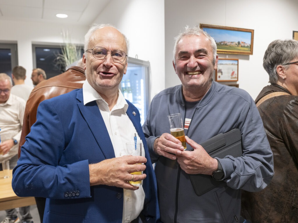 Alte Weggefährten mit bester Laune: Bürgermeister Dr. Hans-Peter Schick (l.) und Günter Nießen, Vorsitzender des Bergbaumuseums und UWV-Politiker. Foto: Ronald Larmann/pp/Agentur ProfiPress