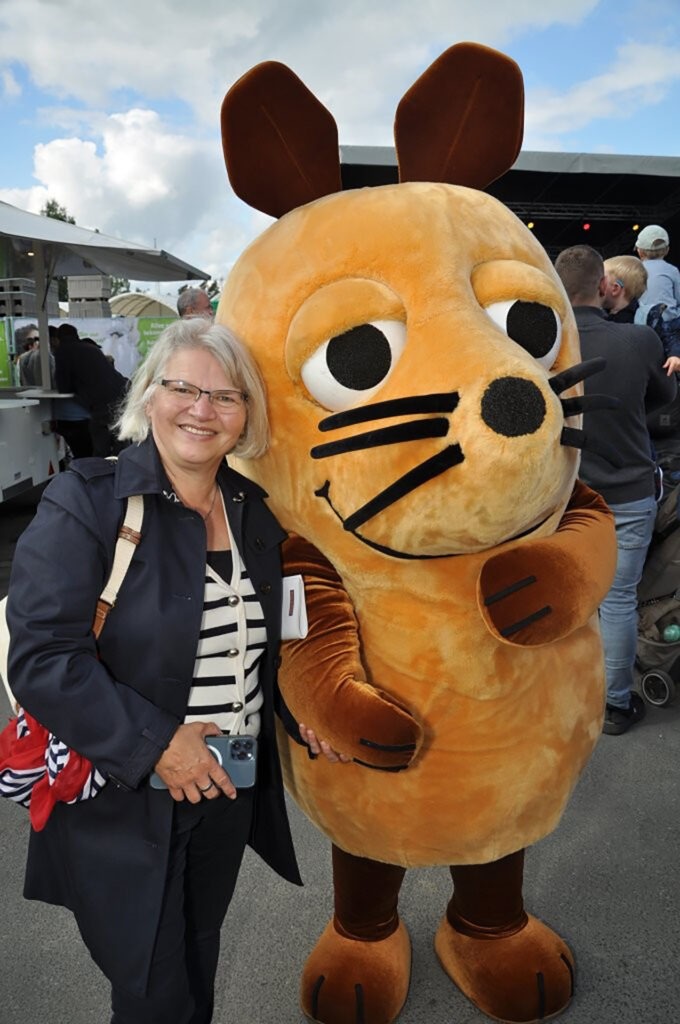 Auch Vize-Landrätin Christine Bär ließ sich mit der WDR-Maus ablichten. Foto: Reiner Züll/pp/Agentur ProfiPress