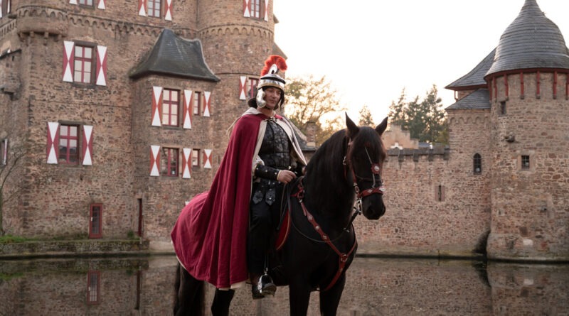 Die Burg Satzvey lädt am 8. November zum traditionellen Martinsmarkt mit viel Programm ein. Foto: Nanniheuchemerdesign/Burg Satzvey/pp/Agentur ProfiPress