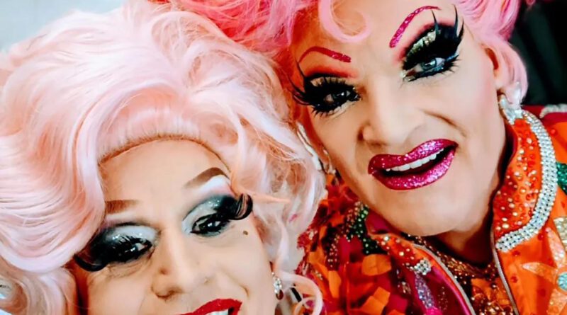 Selfie mit Travestie-Star Olivia Jones: „Regina Red“, alias René Berlin aus Hecken, gehört nun zum Ensemble der Dragqueen von St. Pauli. Foto: René Berlin/pp/Agentur ProfiPress