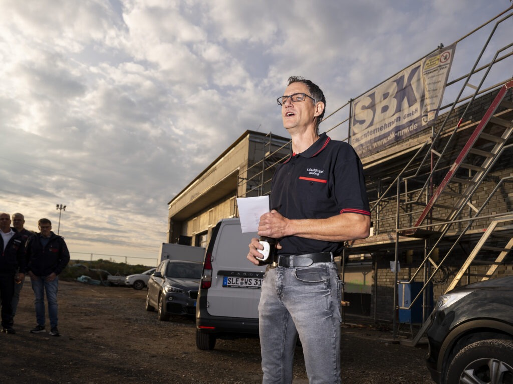 Mit Blick auf die moderne Ausstattung sagte Löschgruppenführer Guido Esser: „Das macht die Arbeit nicht nur leichter, sondern auch attraktiver – gerade auch für die Jugendfeuerwehr.“ Foto: Ronald Larmann/pp/Agentur ProfiPress