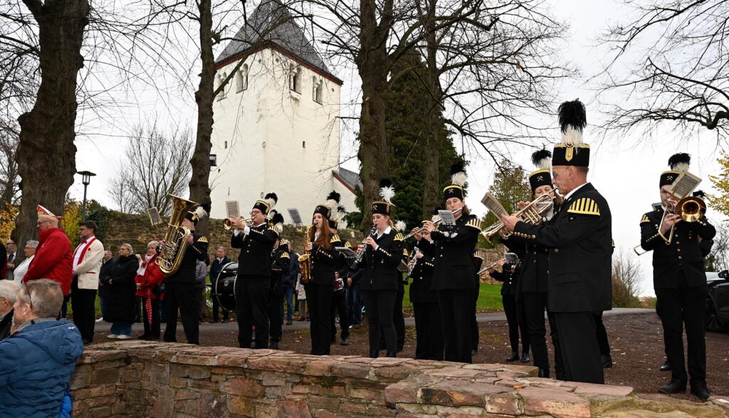 Musikalisch untermalt wurde die Zeremonie von der Mechernicher Bergkapelle… Foto: Henri Grüger/pp/Agentur ProfiPress