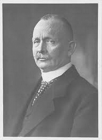 Emil Kreuser war Generaldirektor der Gewerkschaft Mechernicher Werke, Königlich-preußischer Bergrat, Rittmeister a. D., Ritter hoher Orden. Er starb im Januar 1918 in Bonn. Repro: Stadtarchiv Mechernich/pp/Agentur ProfiPress
