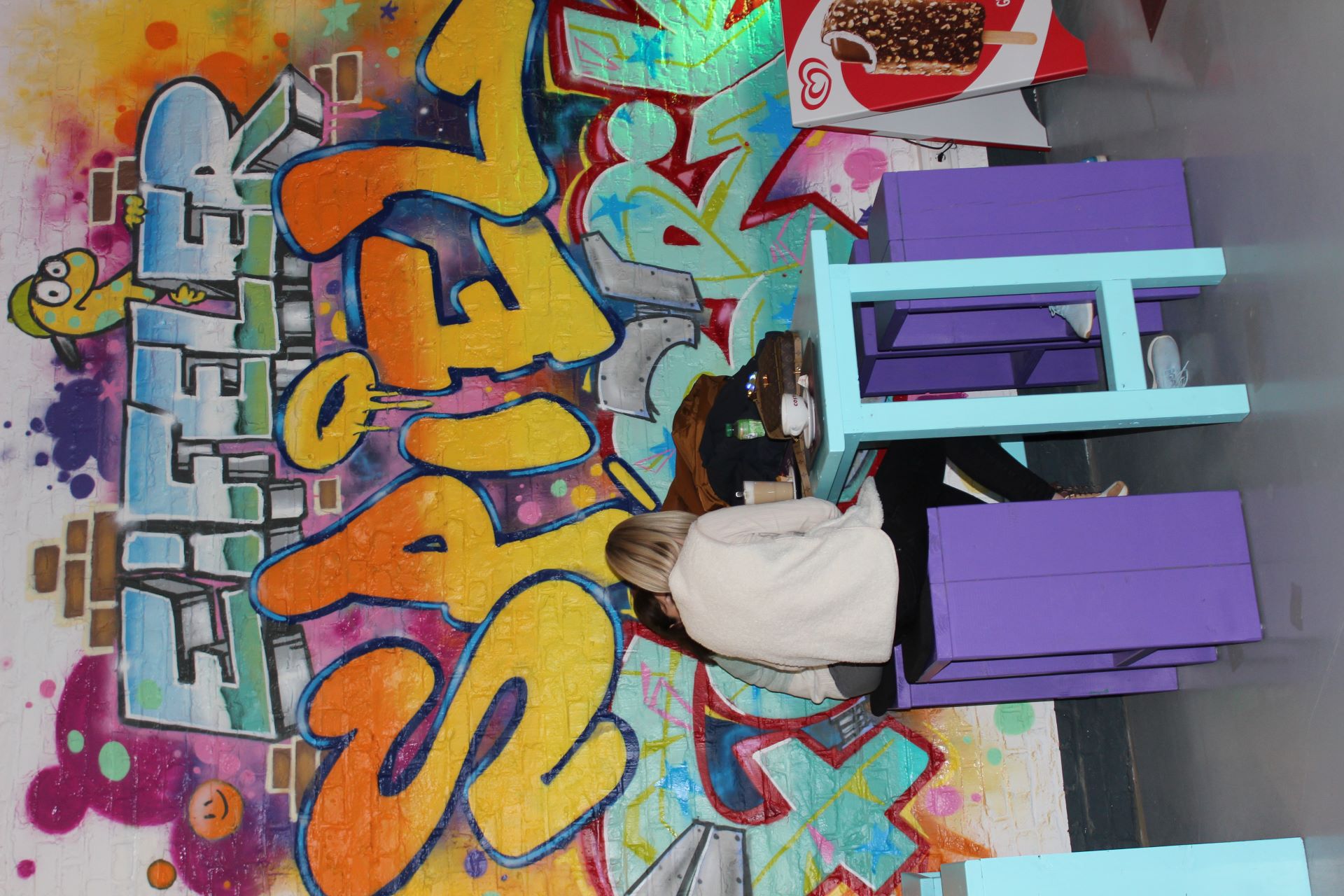 Die coole bunte Graffiti-Kunst an den Backsteinwänden der Eifeler Spielfabrik hat ein junger Sprayer geschaffen. Foto: Kerstin Rottland/pp/Agentur ProfiPress