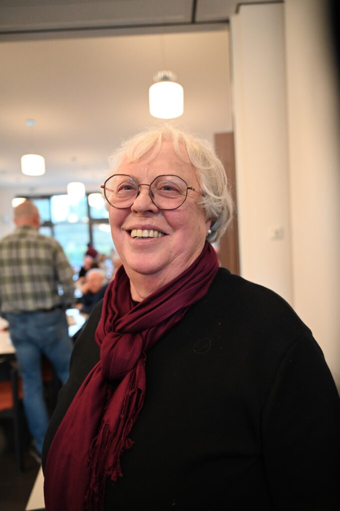 Ilse Kradepohl ist heute der Kopf des Unternehmens Indienhilfe. Die Frauen ihres Teams arbeiten selbständig auf den Basar hin, aber sie hält die Organisationsfäden zusammen. Beim Jubiläumsbasar kamen sage und schreibe 8000 Euro zusammen. Foto: Manfred Lang/pp/Agentur ProfiPress