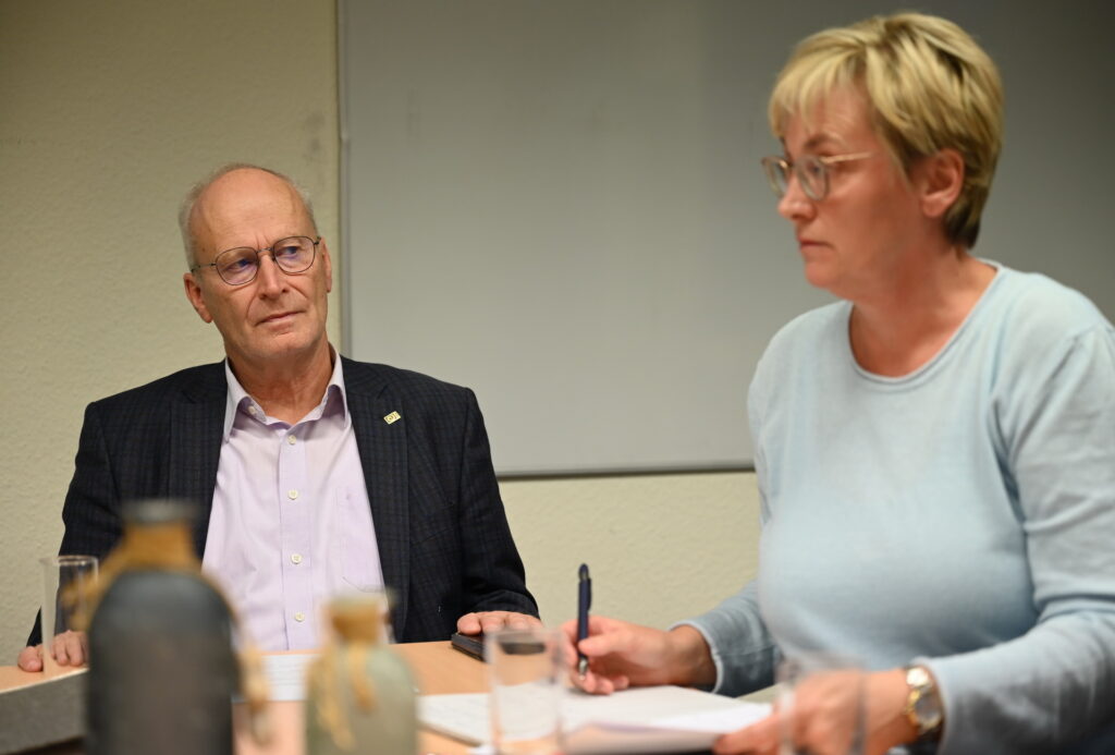 Vorsitzender Dr. Hans-Peter Schick und seine rechte Hand, Schriftführerin Miriam Arnold. Der Altbürgermeister lobte sie für ihr Engagement und ihre Gewissenhaftigkeit. Foto: Manfred Lang/pp/Agentur ProfiPress