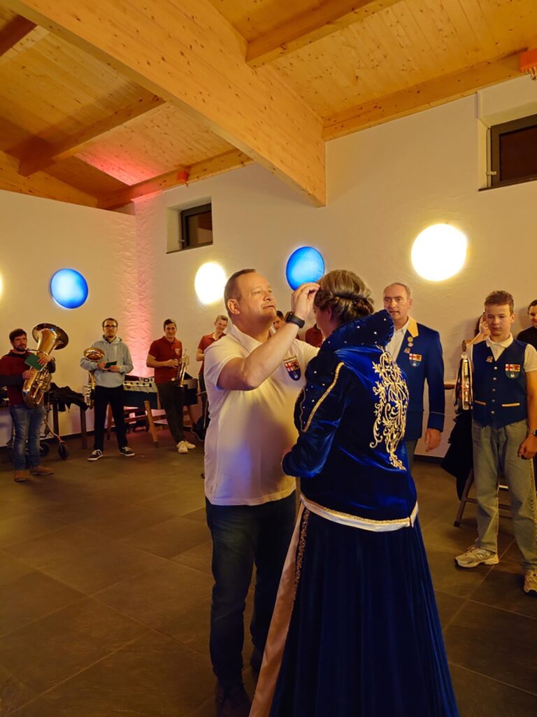 Ein Diadem für die Prinzessin… Foto: Achim Nießen/pp/Agentur ProfiPress