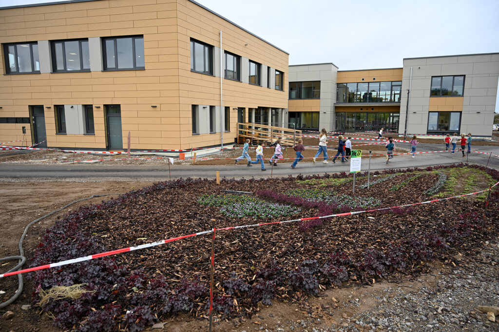 Ein Rundweg lädt zwischendurch dazu ein, mal eine Runde um die Schule zu rennen. Foto: Henri Grüger/pp/Agentur ProfiPress