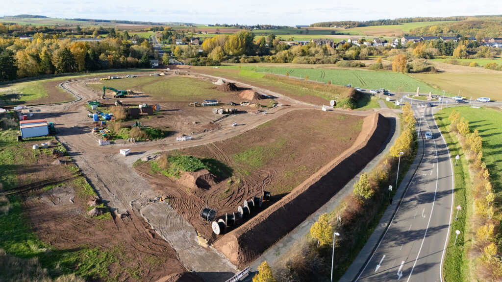 Das Neubaugebiet „Am Heiligenhäuschen“ wird ab Montag, 17. November, an die Poststraße angeschlossen. Daher muss diese in Richtung Ortsmitte für rund einen Monat gesperrt werden. Foto: Henri Grüger/pp/Agentur ProfiPress